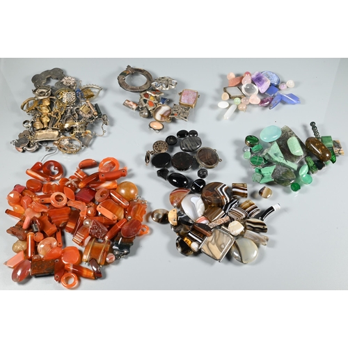 218 - A collection of various pieces of hardstone/agate/quartz etc, various shapes, sizes and including so... 