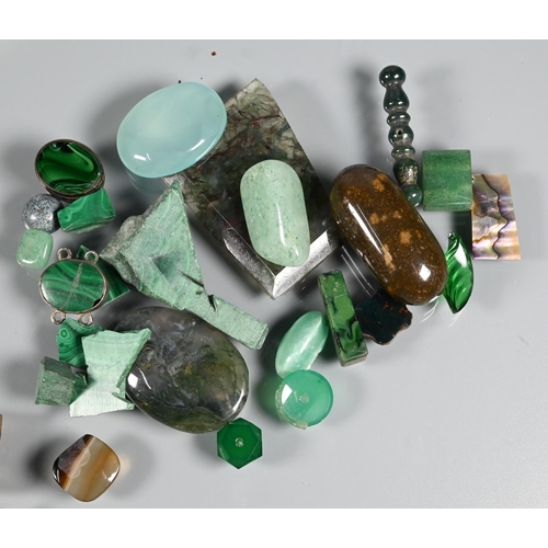 218 - A collection of various pieces of hardstone/agate/quartz etc, various shapes, sizes and including so... 