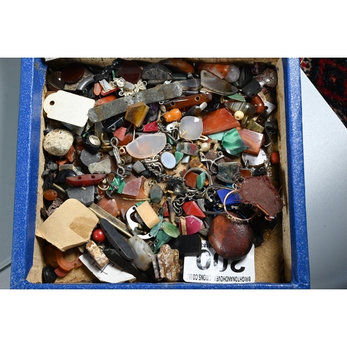 218 - A collection of various pieces of hardstone/agate/quartz etc, various shapes, sizes and including so... 