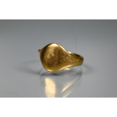 244 - An 18ct yellow gold signet ring (a/f) to/w an unmarked narrow wedding band, approx 8.3g (2)Signet ri... 