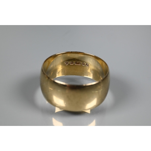 246 - Three 9ct yellow gold rings comprising a signet ring set square bloodstone, size R; an oval signet r... 