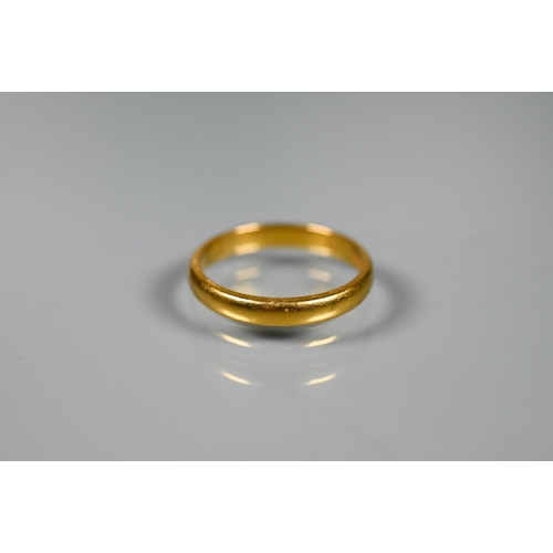 259 - A 22ct yellow gold wedding band, size R, approx 4.5g