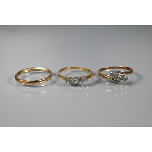 260 - A 9ct yellow gold narrow wedding band, size R, to/w a three stone diamond ring set 18ct and plat (mi... 