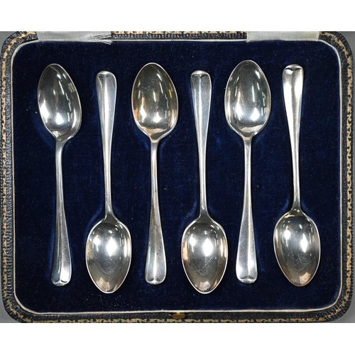 27 - A cased set of six teaspoons with tongs, Sheffield 1926, to/w a cased set of six rat-tail coffee spo... 