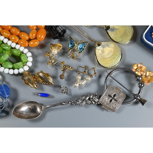 272 - A collection of vintage and later jewellery including beads necklaces, loose beads, etc and an assor... 