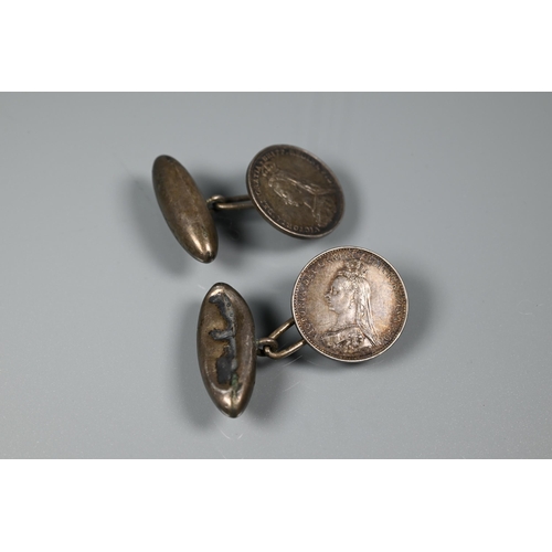 283 - A pair of 15ct yellow gold chased cufflinks, chain-linked with oval front and torpedo back, 6.1g, a ... 