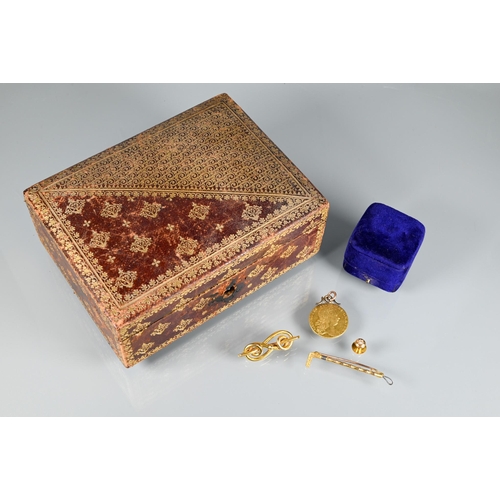 337 - A George III gold guinea dated 1760 (with metal hanger); a Victorian 9ct scroll brooch, a 9ct riding... 