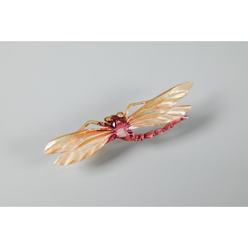 350 - A French Art Nouveau dragonfly brooch, naturalistically carved with shades of blue iridescence, 10 c... 