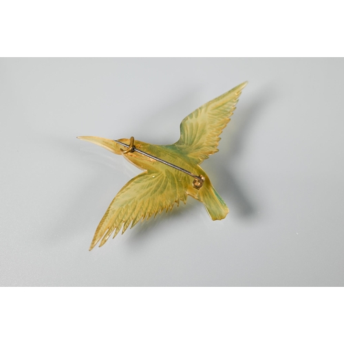 351 - A French Art Nouveau horn brooch of a gull in flight, naturalistically carved with iridescence, 10.5... 