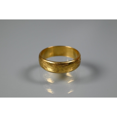 365 - An 18ct yellow gold wedding band, size J, 3.5g to/w an Edwardian 15ct scroll and flower bar brooch s... 