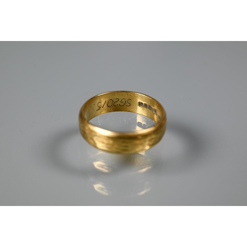 365 - An 18ct yellow gold wedding band, size J, 3.5g to/w an Edwardian 15ct scroll and flower bar brooch s... 