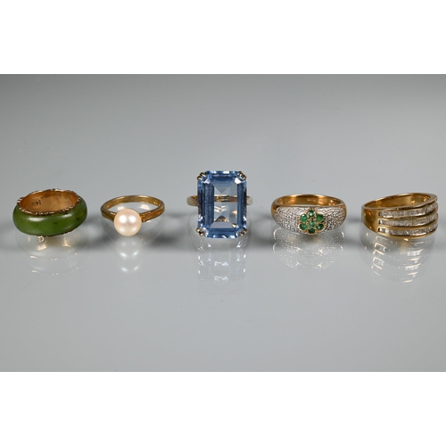 373 - Five various rings - rectangular synthetic aquamarine in 9ct setting; 9ct bombe style ring with emer... 