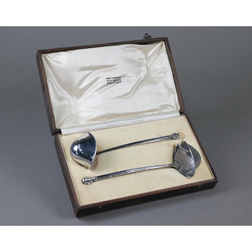 54 - Omar Ramsden: a pair of silver sauce ladles with planished bowls of organic form, on cruciform-secti... 