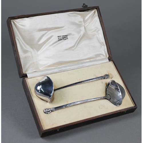 54 - Omar Ramsden: a pair of silver sauce ladles with planished bowls of organic form, on cruciform-secti... 