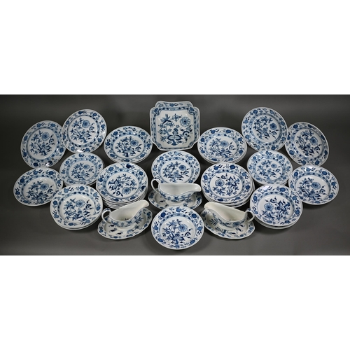 551 - AMENDED ESTIMATE A Meissen Onion pattern matched dinner service, 42 pieces