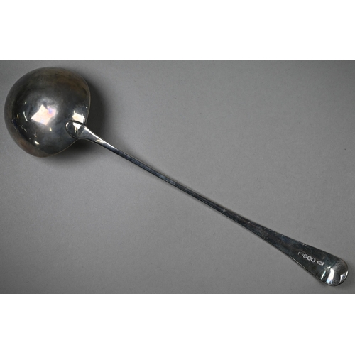76 - A George III Old English pattern silver soup ladle, Thomas Wallis II, London 1799, to/w a stuffing s... 