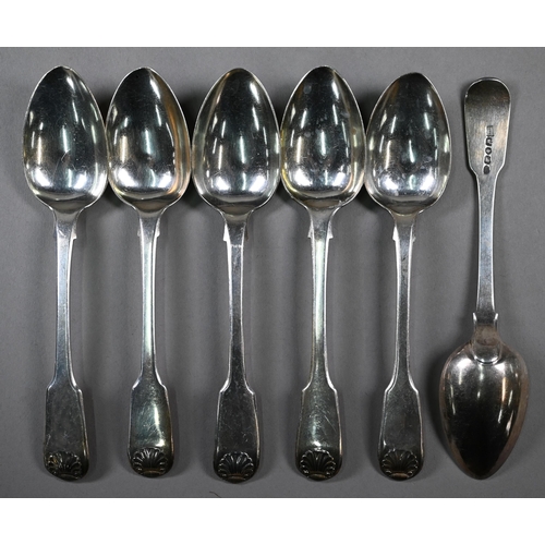 89 - A matched part set of late Georgian silver fiddle and shell flatware comprising six each table forks... 