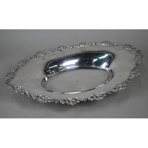 95 - A late Victorian silver oval bread-dish with scrolling pierced border, Robert Pringle & Sons, Lo... 