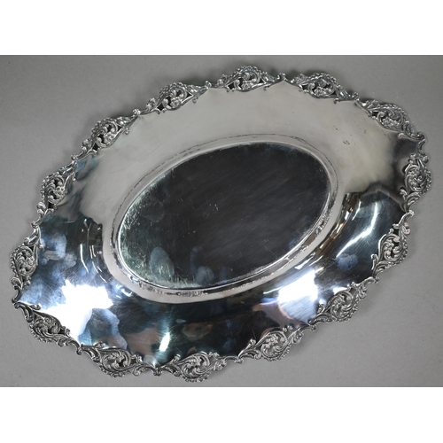 95 - A late Victorian silver oval bread-dish with scrolling pierced border, Robert Pringle & Sons, Lo... 