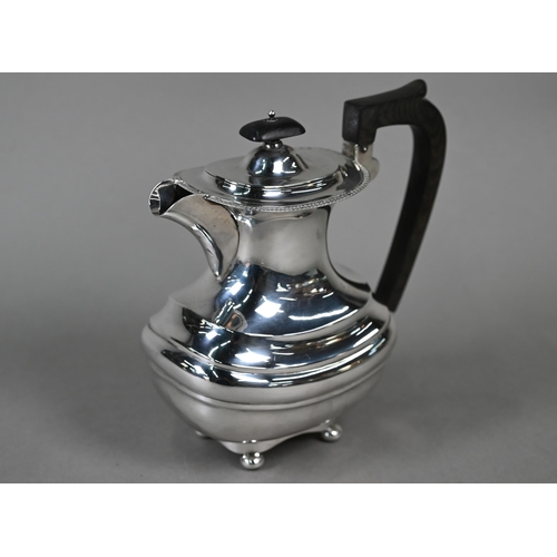 98 - An Edwardian silver hot water jug in the Regency Revival manner, with gadrooned rim, composite handl... 