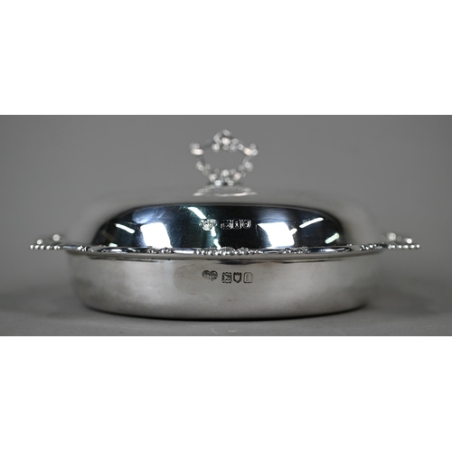 99 - An Edwardian silver muffin dish and cover with shell and scroll rim, Goldsmiths & Silversmiths C... 