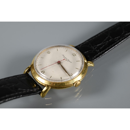 423 - An IWC 18k gent's wristwatch, the 36 mm case with red seconds sweep, on leather strap, 39 g all-in, ... 