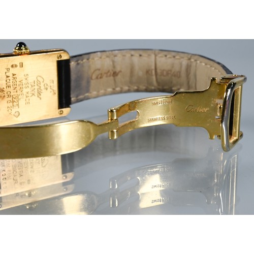 430 - A Must De Cartier tank watch, the 20 mm .925 stamped case back, quartz movement with leather and gil... 