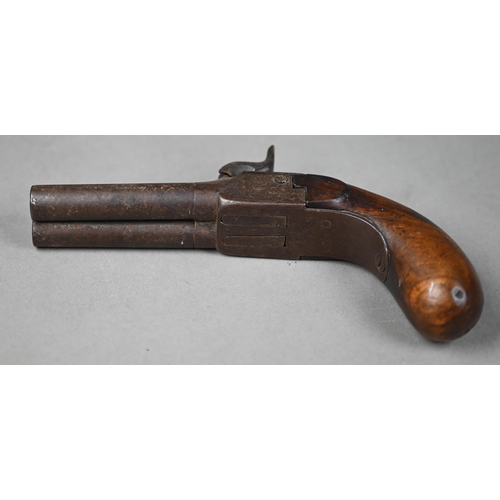 1000 - An early 19th century twin-barrel percussion pistol with 6.7 cm barrels (possibly unscrewing but sei... 