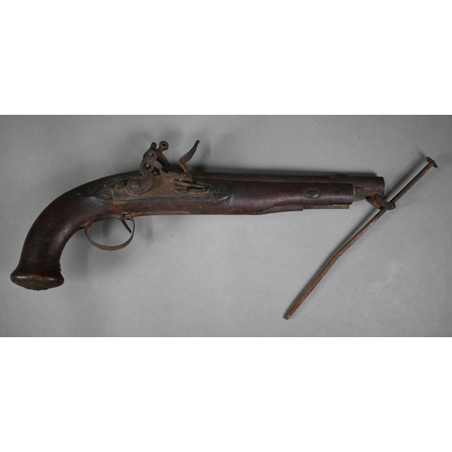 1001 - A 19th century Ottoman percussion pistol with 20 cm barrel, swivel ram rod and walnut fullstock with... 