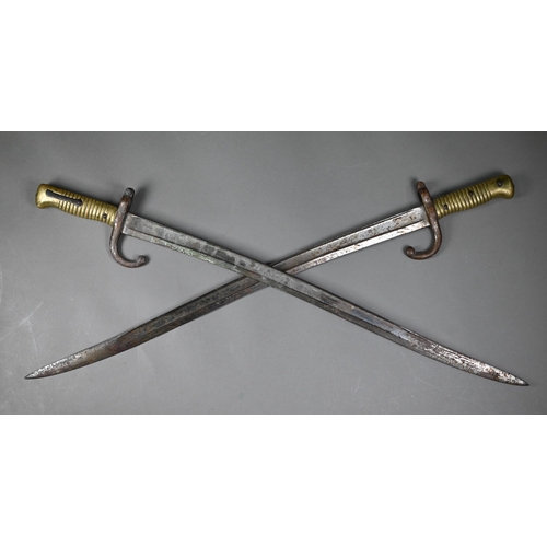 1003 - Two 19th century French infantry bayonets, St Etienne-type, dated 1870/74, with recurved 57 cm fulle... 