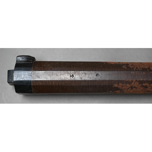 1005 - An early 19th century percussion sporting gun of large bore, the single 81 cm Damascus barrel with o... 