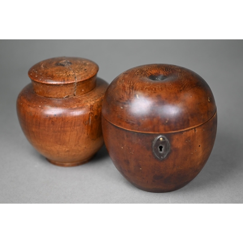 1010 - A Georgian turned wood tea caddy, modelled as an apple, 11 cm high, to/w a turned fruitwood jar and ... 