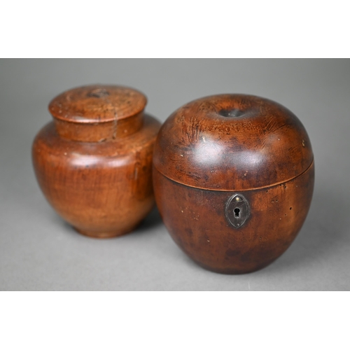 1010 - A Georgian turned wood tea caddy, modelled as an apple, 11 cm high, to/w a turned fruitwood jar and ... 