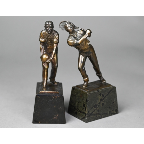 1015 - Two vintage bronzed figures of sportsmen - bowler and tennis-player, on marble plinths, 15 cm high, ... 