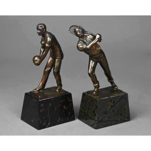 1015 - Two vintage bronzed figures of sportsmen - bowler and tennis-player, on marble plinths, 15 cm high, ... 