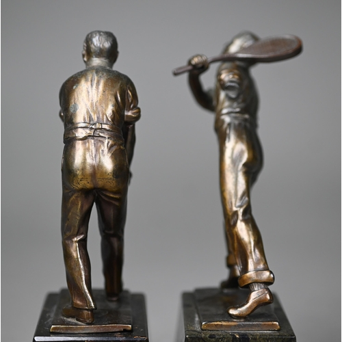 1015 - Two vintage bronzed figures of sportsmen - bowler and tennis-player, on marble plinths, 15 cm high, ... 