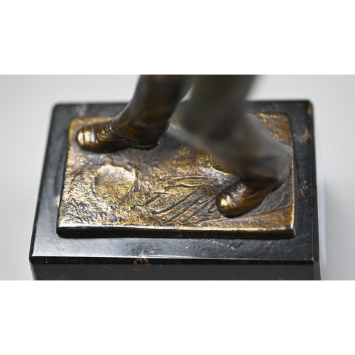 1015 - Two vintage bronzed figures of sportsmen - bowler and tennis-player, on marble plinths, 15 cm high, ... 