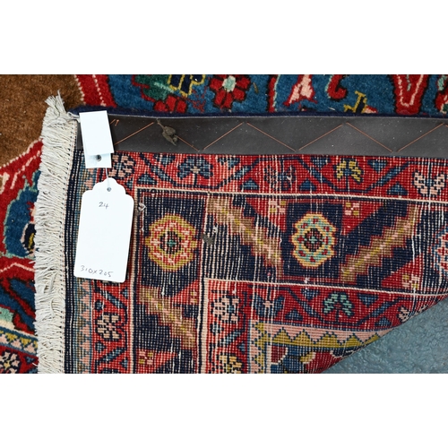722 - A contemporary North West Persian Bidjar carpet, 310 x 205 cm