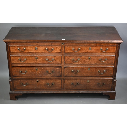 860 - An 18th century Lancashire oak mule chest, the twin plank hinged top over four dummy drawer fronts a... 