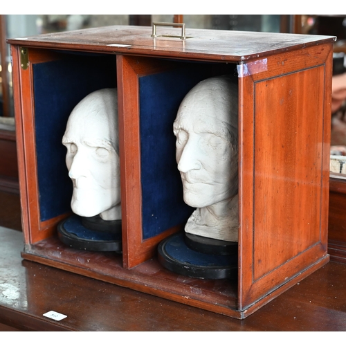 881 - A scarce family pair of 18th century death masks; Sir John Scott, 1st Earl Eldon, his plaster death ... 