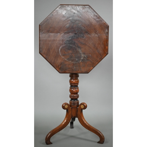 885 - An octagonal tilt top tripod table in the Chippendale manner, 19th century, 47 cm x 48 cm x 70 cm h