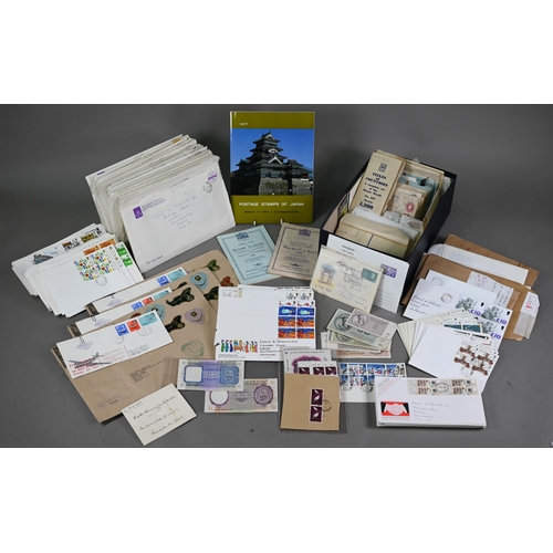 913 - A quantity of commemorative first day covers and postage stamps, to/w Stanley Gibbons packages and p... 