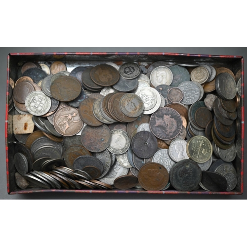 947 - A quantity of copper and other world coinage, William and Mary - Queen Elizabeth II, including token... 