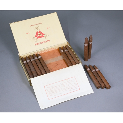 956 - A box of 25 Montecristo No. 2 (Havana) cigars