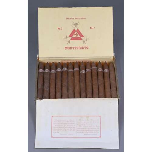 956 - A box of 25 Montecristo No. 2 (Havana) cigars