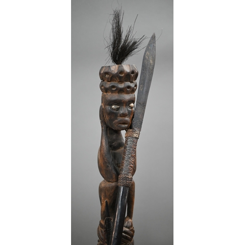 993 - A Penan tribal spear/blowpipe c/w a quiver of bamboo darts, to/w a bow with a quiver of arrows, a ca... 