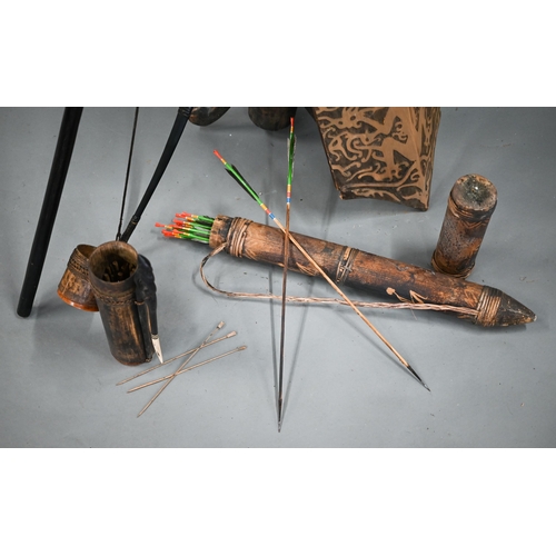 993 - A Penan tribal spear/blowpipe c/w a quiver of bamboo darts, to/w a bow with a quiver of arrows, a ca... 