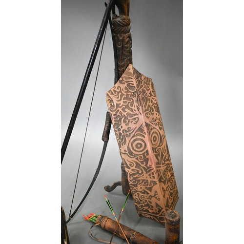 993 - A Penan tribal spear/blowpipe c/w a quiver of bamboo darts, to/w a bow with a quiver of arrows, a ca... 