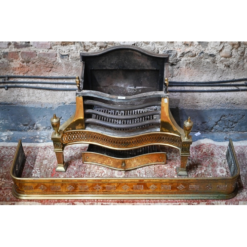 882 - A large George III style brass and cast iron fire grate, of serpentine form, 77 cm w x 66 cm h o/all... 