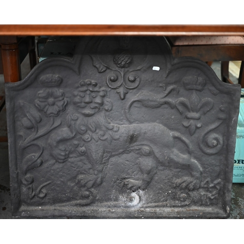 883 - A substantial 17th century style cast iron fire back to/w conforming fire dogs and grate, wooden bel... 